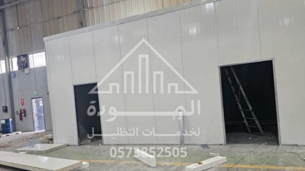 تركيب ألواح ساندوتش بانل عازلة للحرارة والماء للمستودعات في الرياض - شركة الجودة