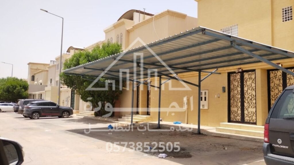 تصميم مظلات سيارات خشب بلاستيكي حديثة لفلل شمال الرياض