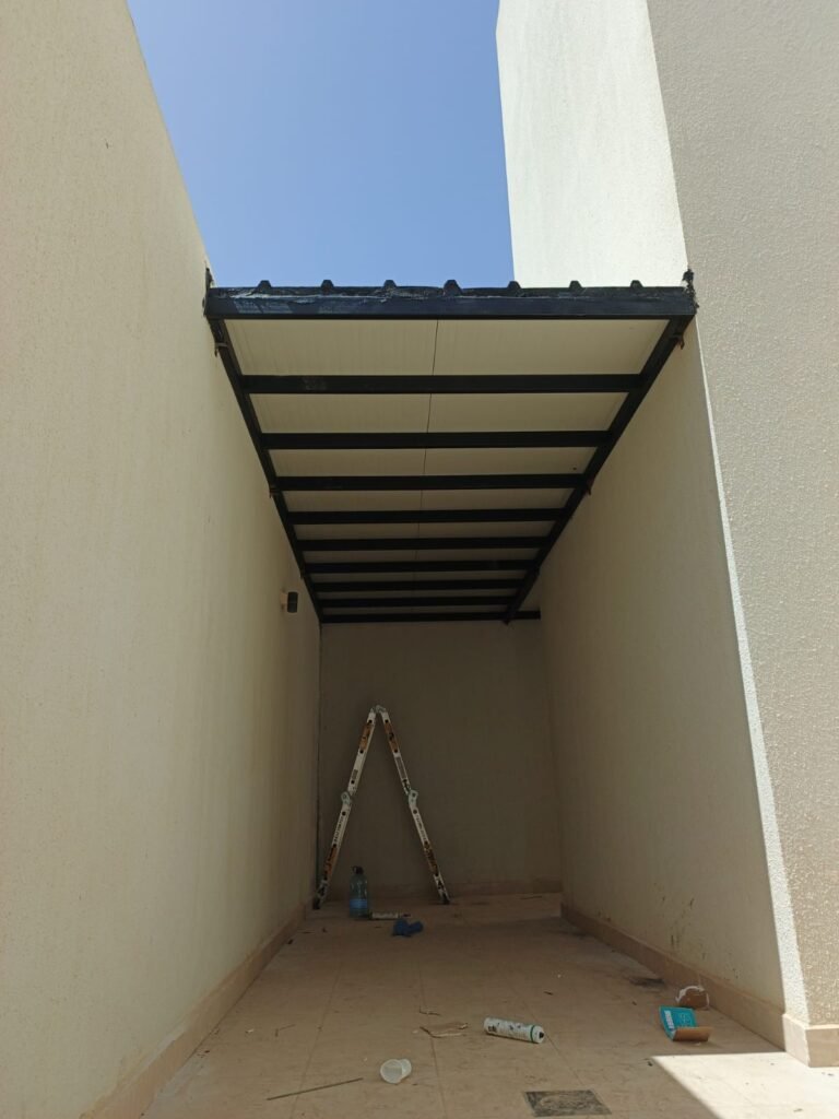 فني تركيب ساندوتش بانل جدران في الرياض
أفضل شركة ساندوتش بانل في الرياض
تركيب غرف ساندوتش بانل عزل حراري